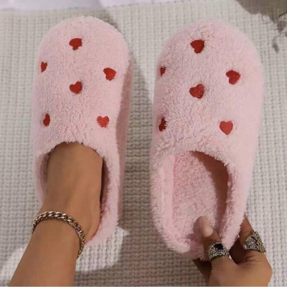 WOW*NEW* Pink Heart Slippers